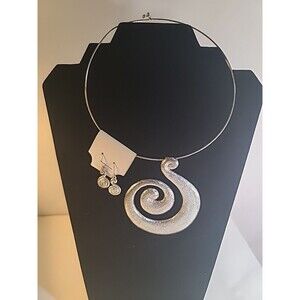 Unique Vintage Choker Necklace & Earring Set Silvertone with Circular  Pendant